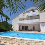 Apartment Vesna 343 *